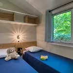 Mobil Avec Terrasse Pour 6 Personnes, 2 - Api-1-52-1132 Groléjac