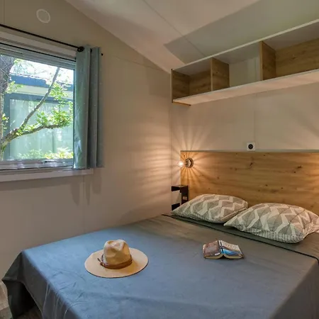 Mobil Avec Terrasse Pour 6 Personnes, 2 - Api-1-52-1132